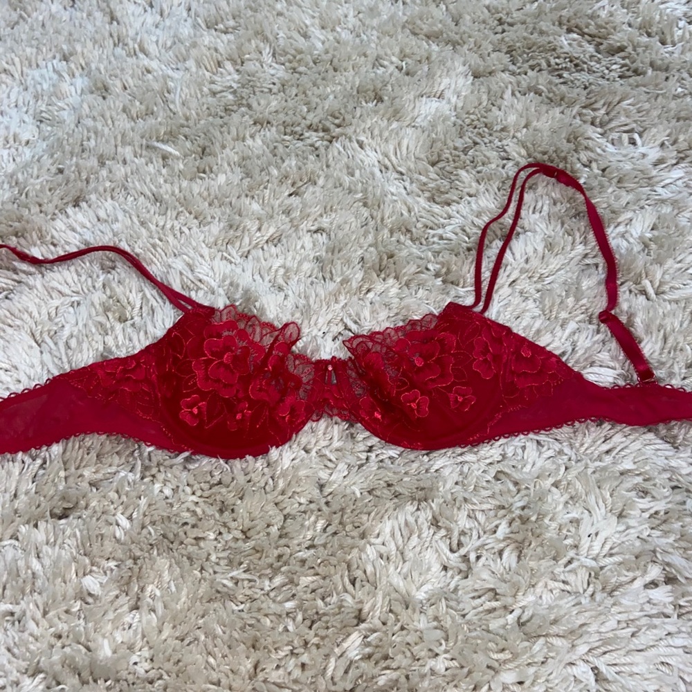 Victoria’s Secret lace bra